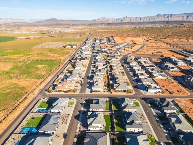 Building Photo - 6 bed / 4 bath / 3 car garage custom home in Pecan Valley