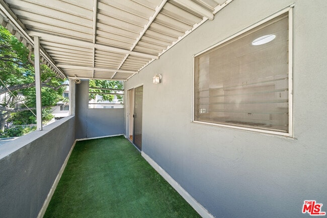 Building Photo - 1027 N Edinburgh Ave