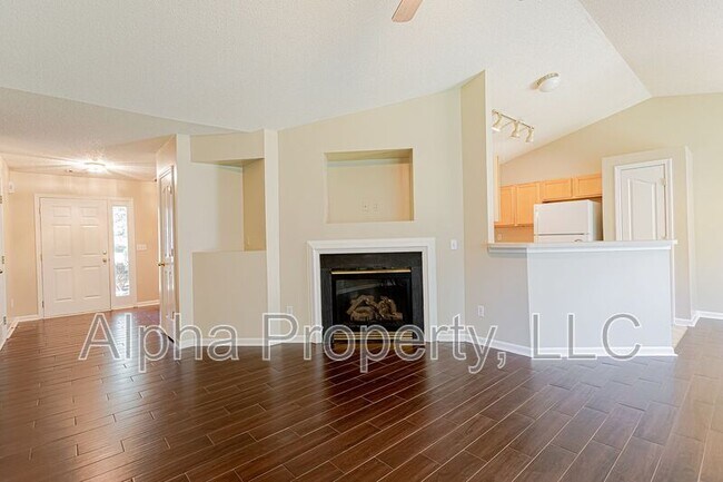 Building Photo - 305 Riello Dr