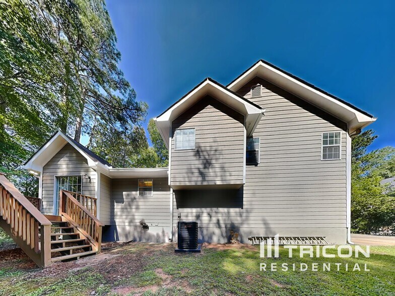 Building Photo - 4684 Woodglen Ct