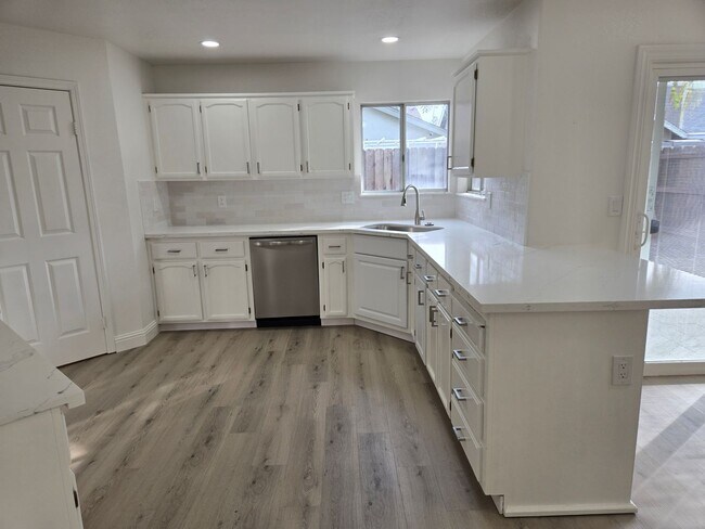 Building Photo - 3884 Paula Ct