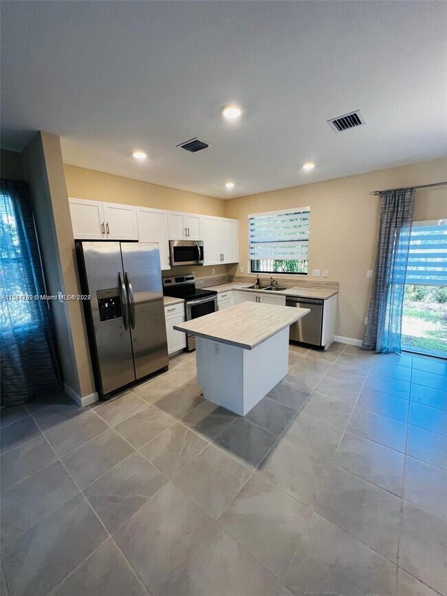 Building Photo - 14817 SW 183rd Terrace