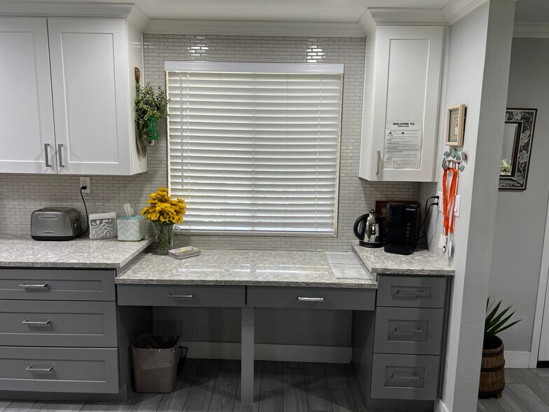 office area - 7625 E Camelback Rd