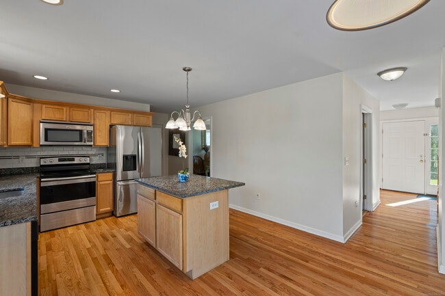 Building Photo - 802 Evergreen Ave