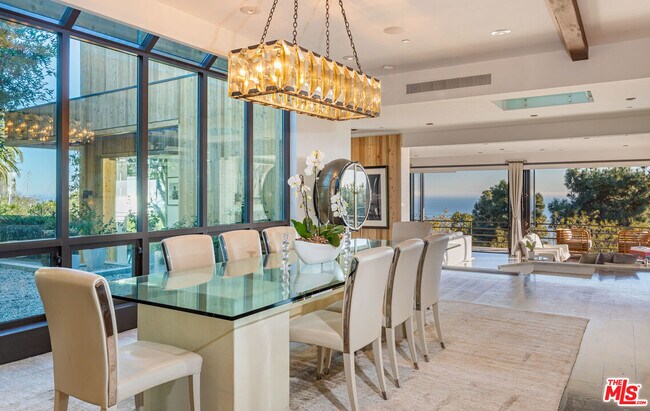 Building Photo - 3900 Villa Costera