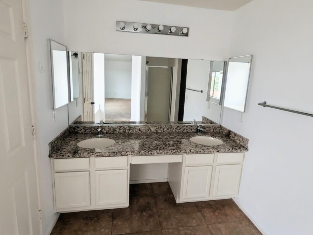Building Photo - 33966 N Mercedes Dr