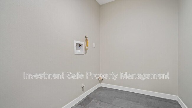 Building Photo - 4275 College Ave