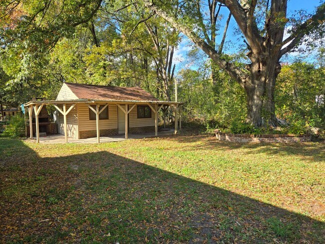 Building Photo - FOR RENT in North Columbus! Available Now!