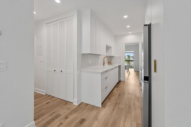 Building Photo - 11223 Pond View Dr