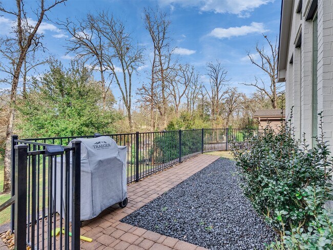 Building Photo - 122 Ballantyne Dr