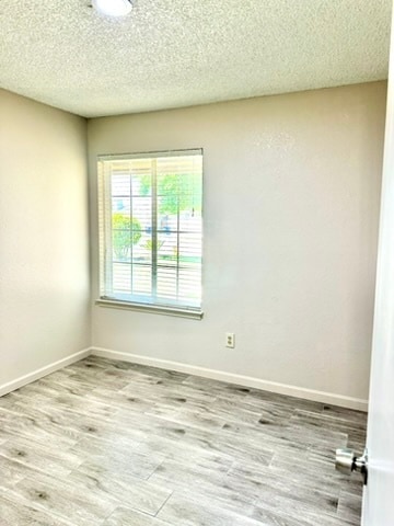 Building Photo - 320 Meadow Ln