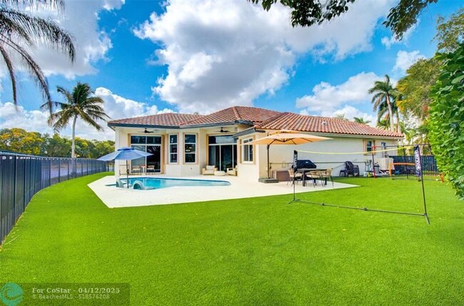 Building Photo - 2563 Jardin Ln