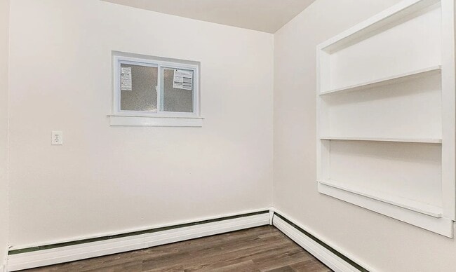 Building Photo - 536 Lansvale St