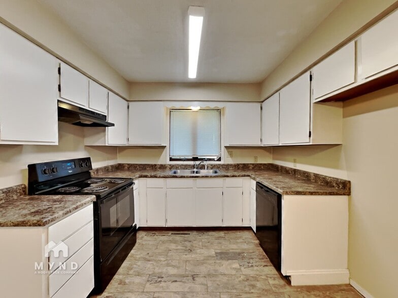 Building Photo - 2055 S Ferguson Ave