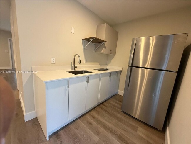 Building Photo - 126 NE 19th Ave