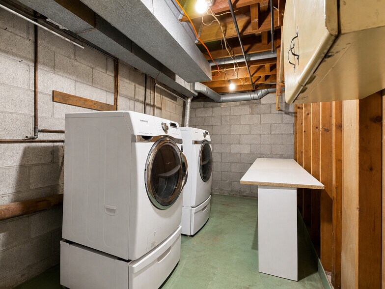 Building Photo - 527 W Marion St