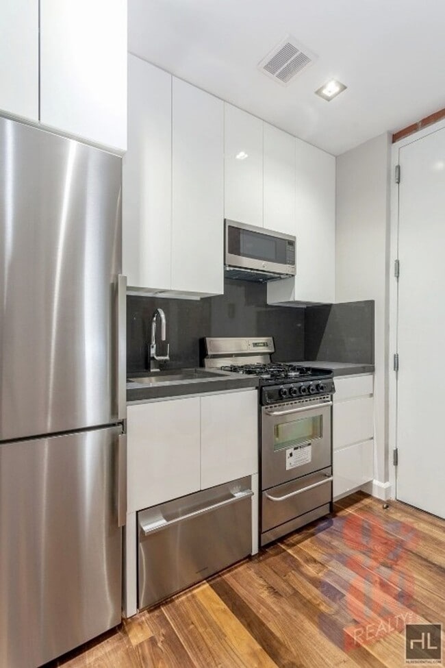 Building Photo - Second Avenue