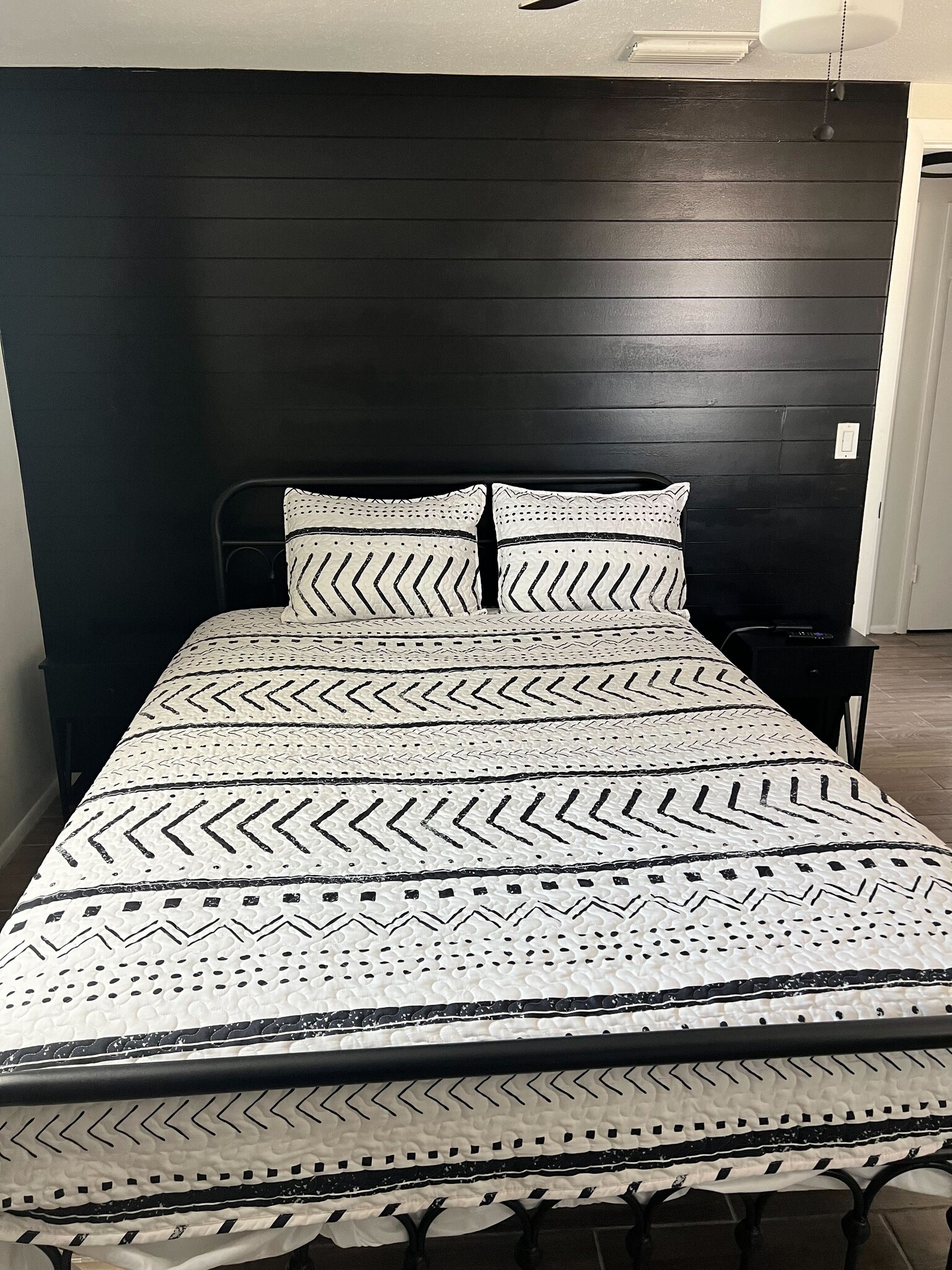 Room 1 $900 - 5544 Baroque Dr