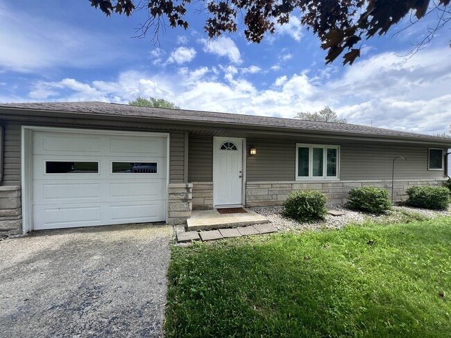 Building Photo - 406 Magnolia Dr