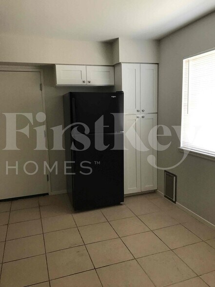 Building Photo - 1810 Renada Cir