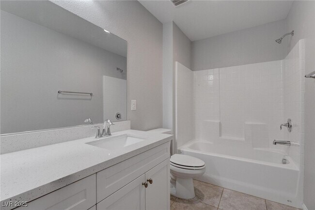 Building Photo - 114 Manzanita Falls Ave