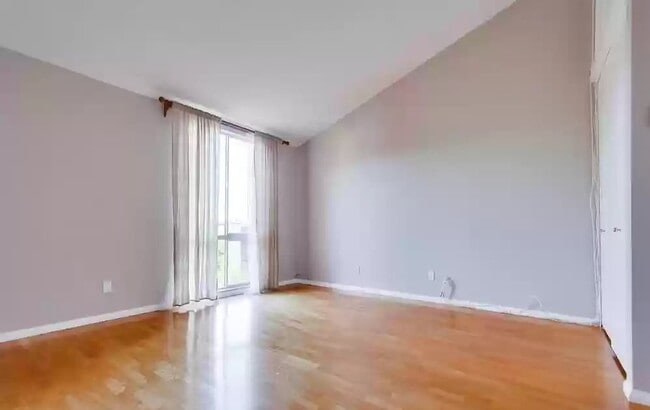 Building Photo - 837 Cowper St