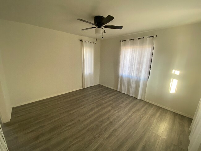 Building Photo - 725 S Osage Ave