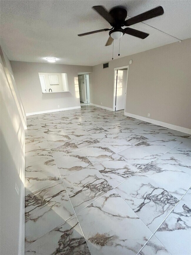 Building Photo - 406 NW 68th Ave