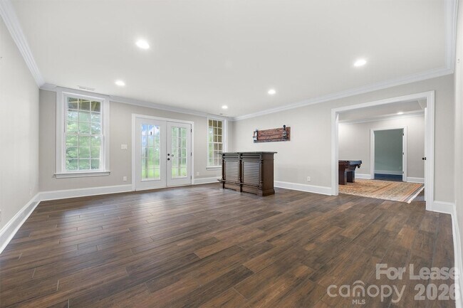 Building Photo - 334 Stonecliff Ln