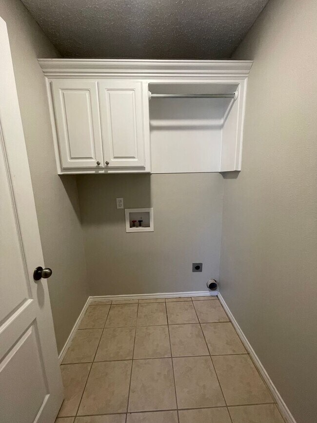 Building Photo - 2214 97th St