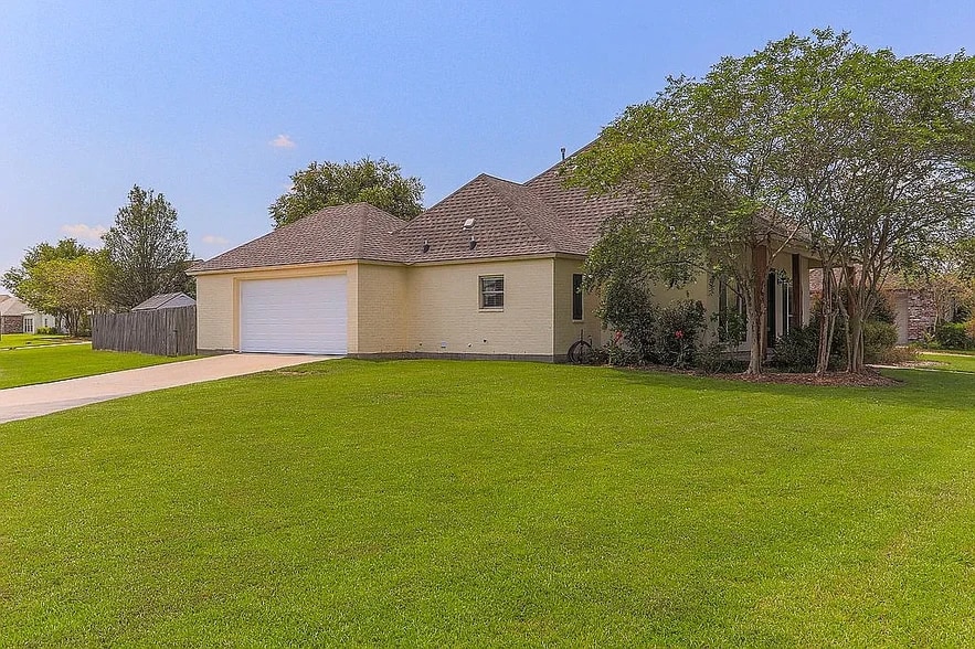 Building Photo - 10336 Springrose Ave