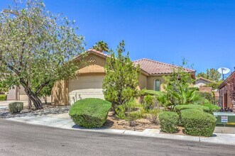 Building Photo - single story / walking distance to school