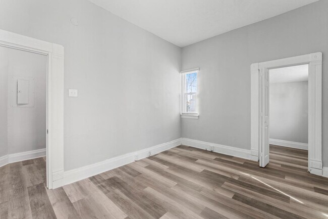 Building Photo - 111 S Vine St