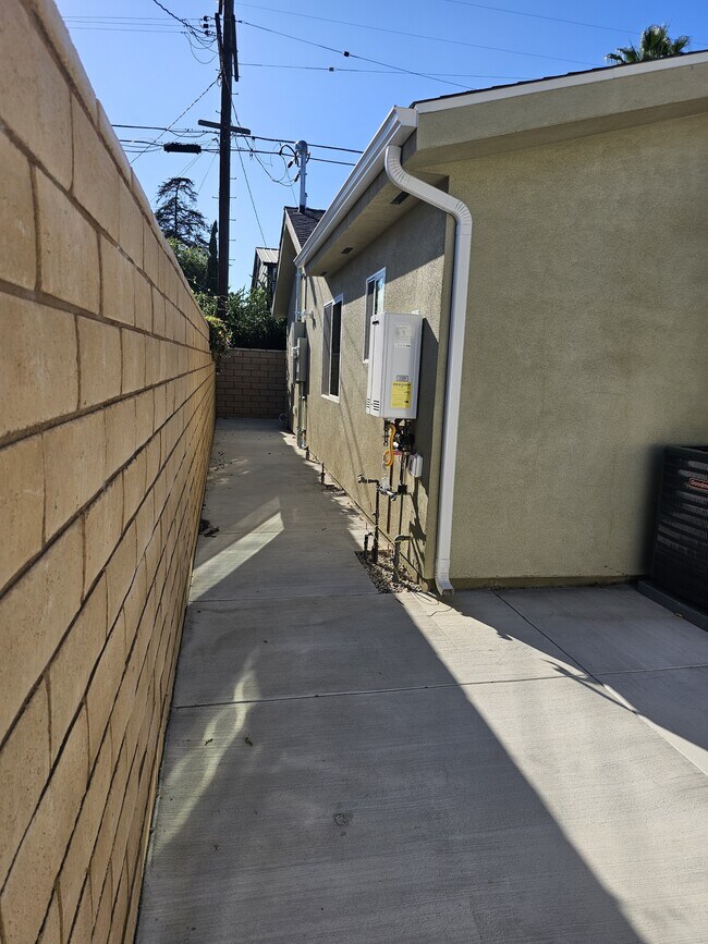 Building Photo - 11204 Sylvan St