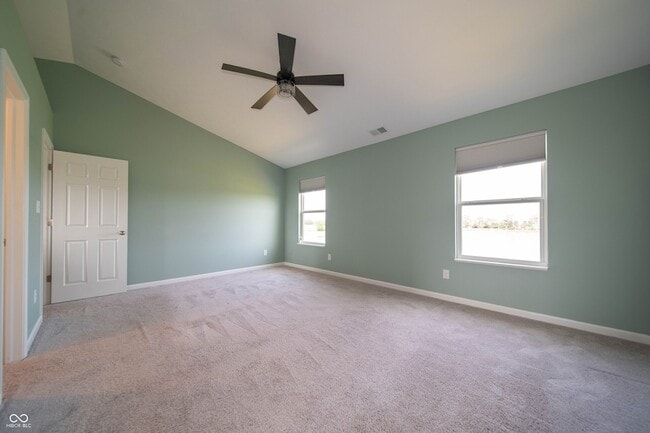 Building Photo - 7062 English Oak Dr