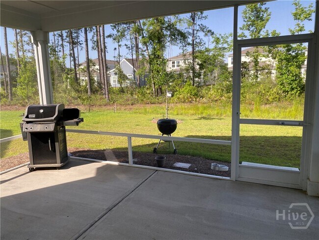 Building Photo - 145 Binscombe Ln