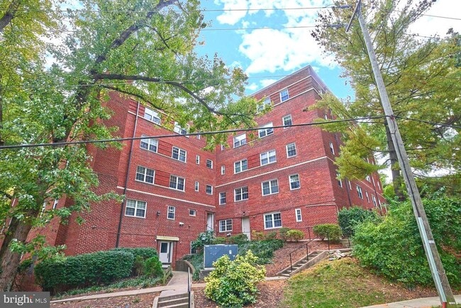 Building Photo - 1322 Fort Myer Dr