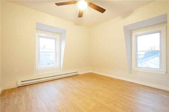 Building Photo - 5 Pleasant St