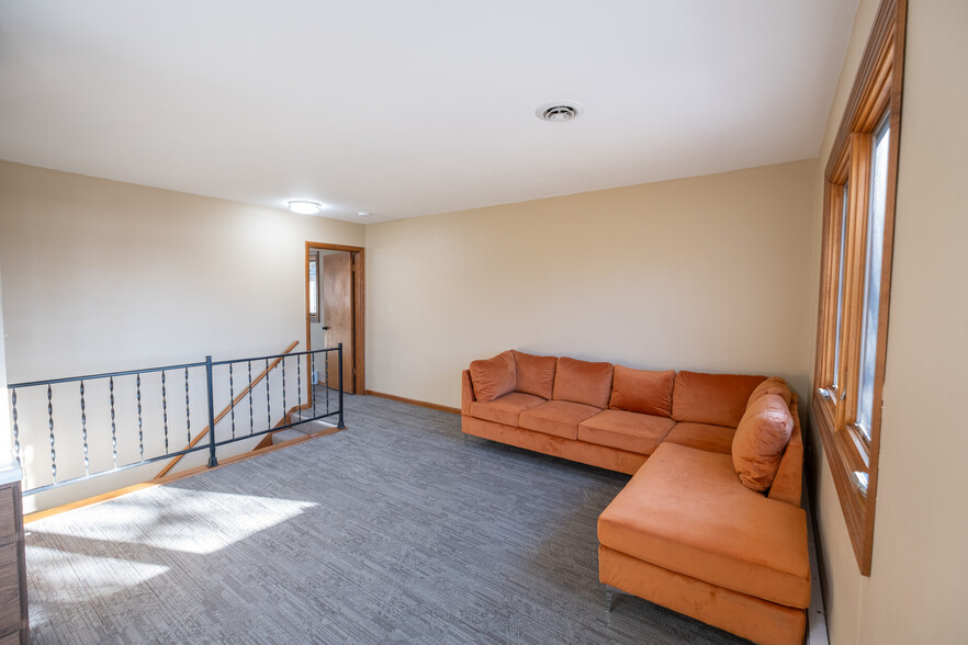 Upper Unit Private Living Room - 415 12th Ave E