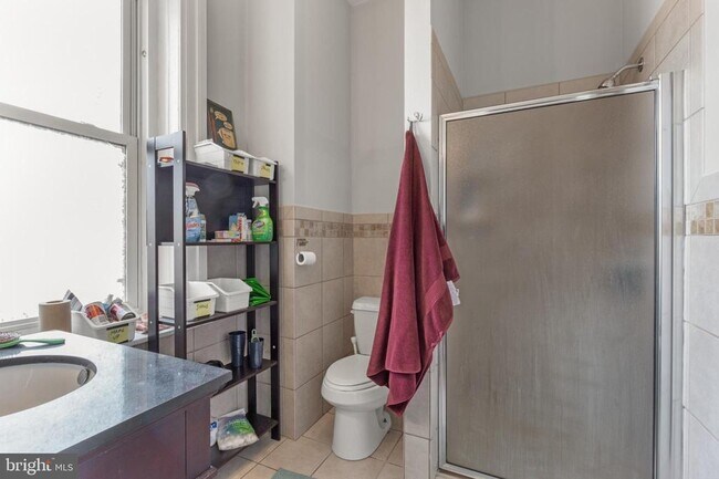 Building Photo - 3017 W Girard Ave