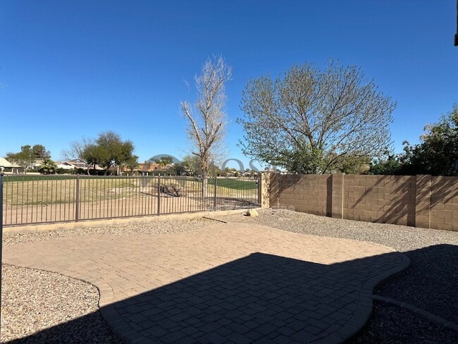 Building Photo - 21316 E Via Del Rancho Rd