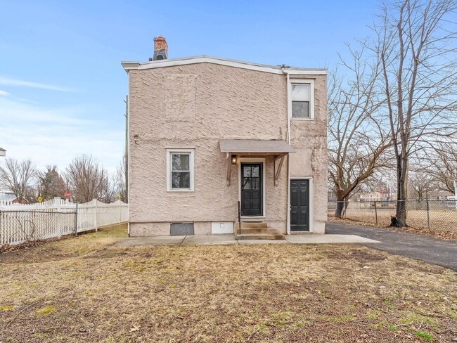 Building Photo - Newly Upgraded Duplex Unit for Rent – Modern Kitchen & Bathroom | Gloucester, NJ