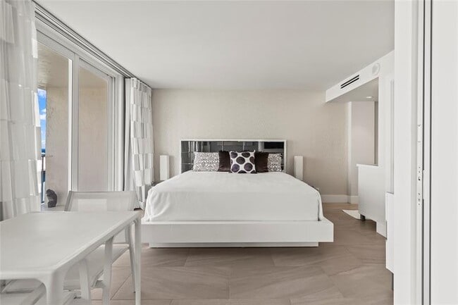 Building Photo - 800 SE 20th Ave