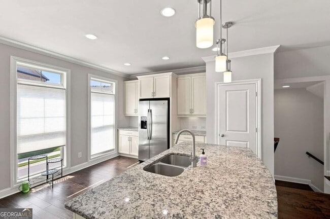 Building Photo - 7850 Laurel Crest Dr
