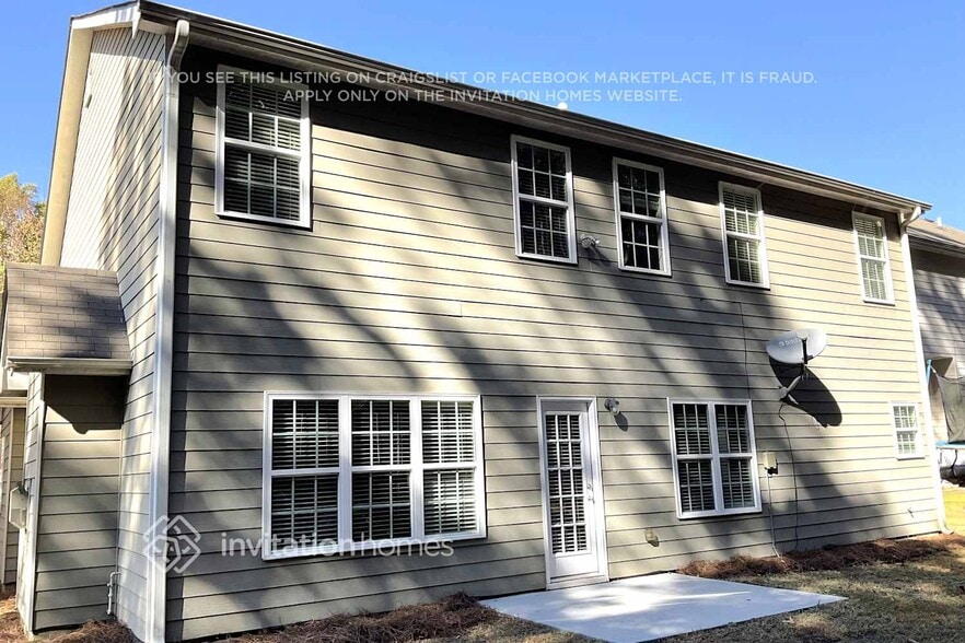 Building Photo - 2560 Freemont St