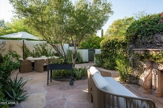 Building Photo - 5101 N Casa Blanca Dr