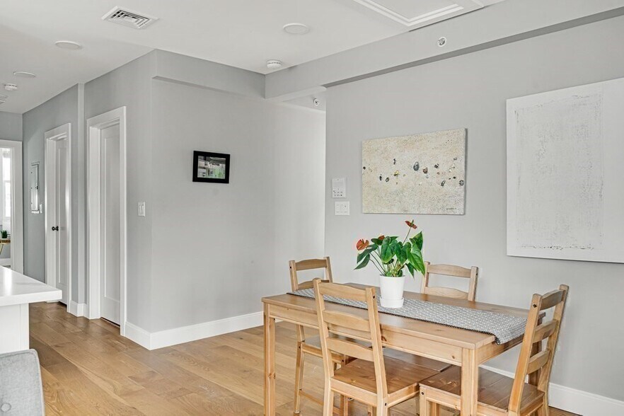 Building Photo - 19 Plymouth St