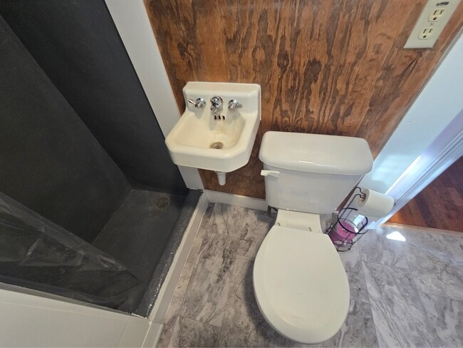 Building Photo - 316 N Walnut St