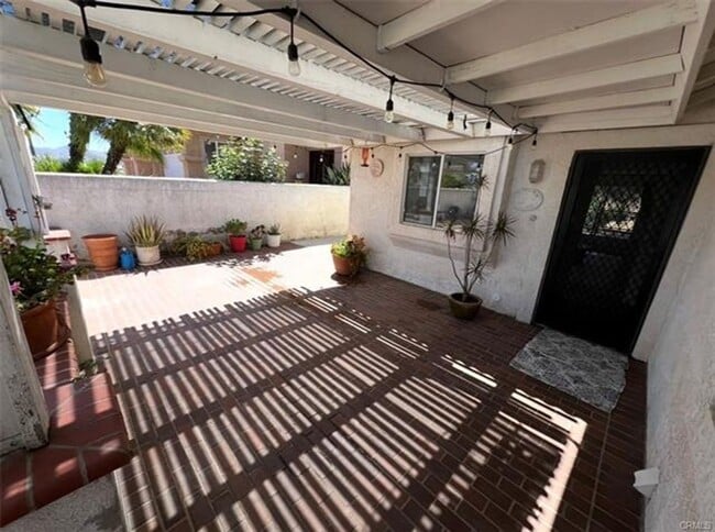 Building Photo - Beautiful single story Canyon Lake Home