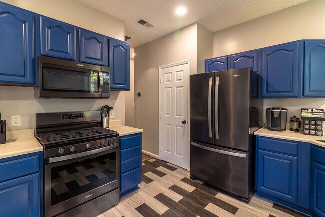 Building Photo - 9 Walthour Cove